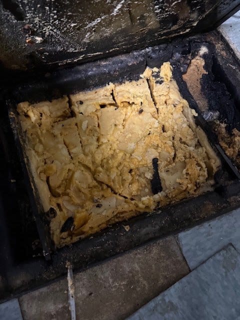 Grease trap cleaning: trap full of fats, oils and grease before service
